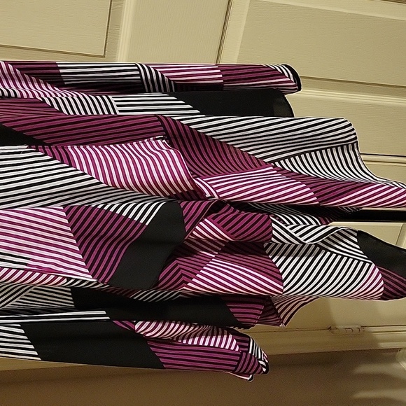 Geometric Patterned Women's Blouse - Picture 9 of 12